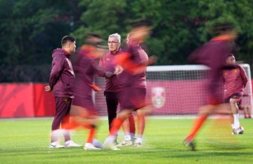 沪鲁后卫伤退国足23人呼之欲出 锋线要减两人？