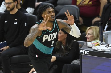 完美体育平台-乐福砍24分！记者：穷人版利拉德 今年新秀各个位置都有亮眼球员