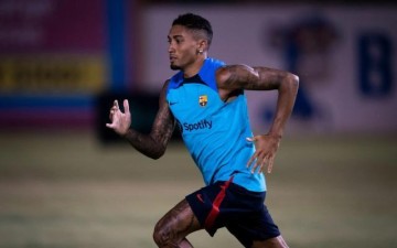 完美体育-拉菲尼亚想在巴萨闪光 能取得小罗一半成就就满足